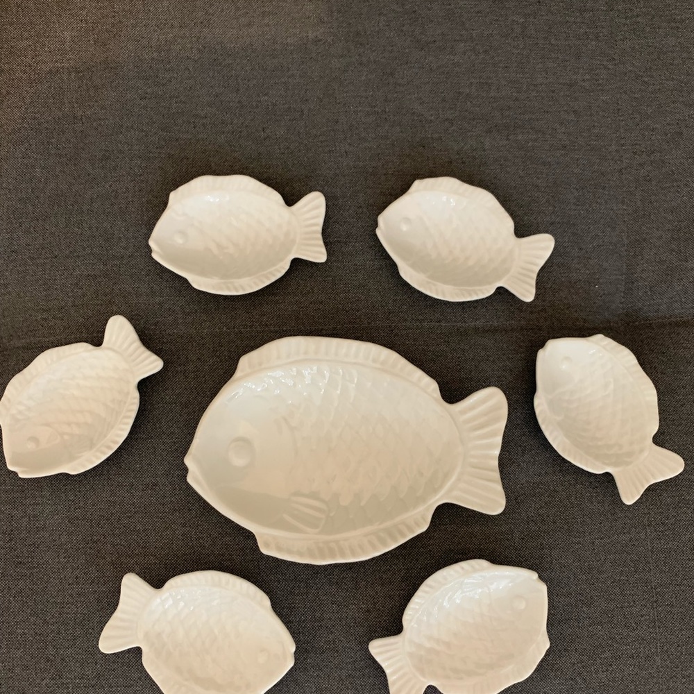 ๐ 7 Piece White Porcelain Fish Plate Set - Picture 4 of 14